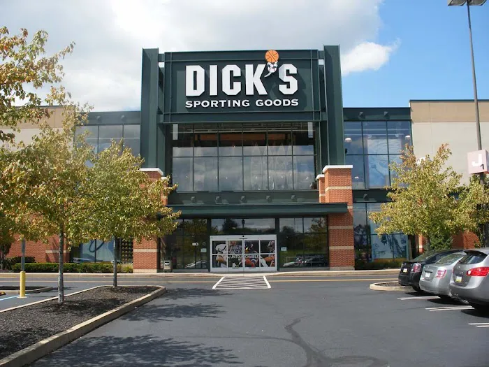 DICK'S Sporting Goods Picture 2