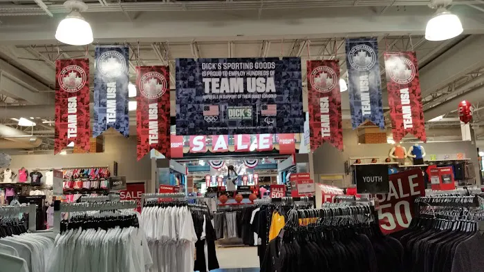DICK'S Sporting Goods Picture 1