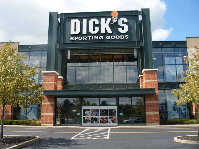 DICK'S Sporting Goods Picture 4
