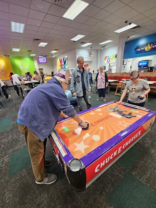 Chuck E. Cheese Picture 5