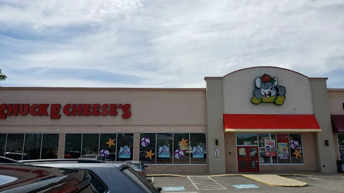 Chuck E. Cheese Picture 1