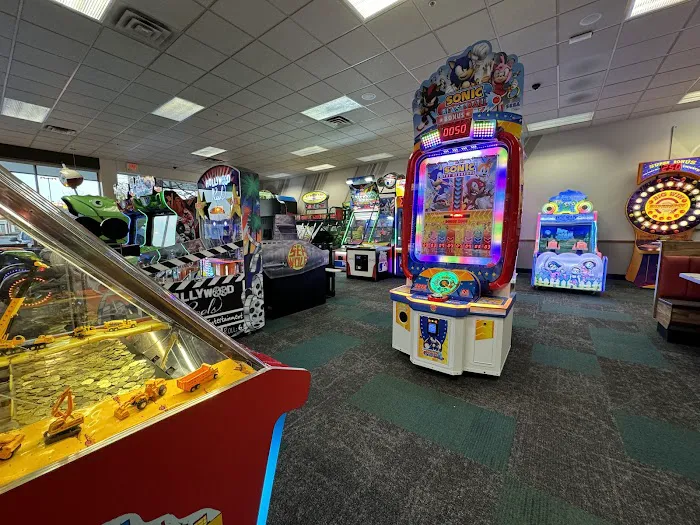 Chuck E. Cheese Picture 8