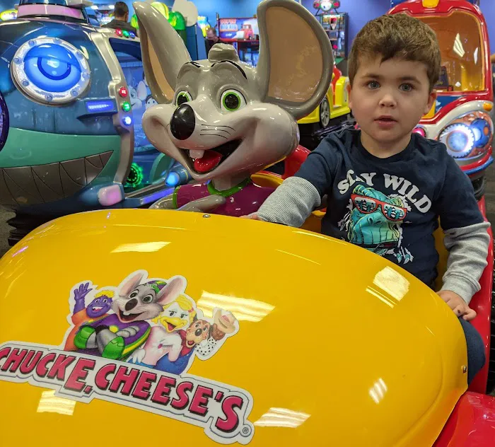 Chuck E. Cheese Picture 9