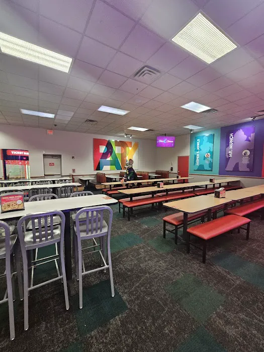 Chuck E. Cheese Picture 3