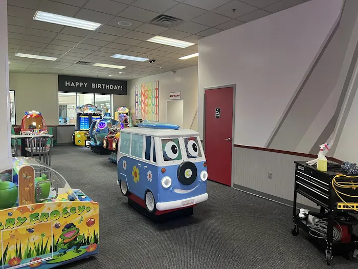 Chuck E. Cheese Picture 3
