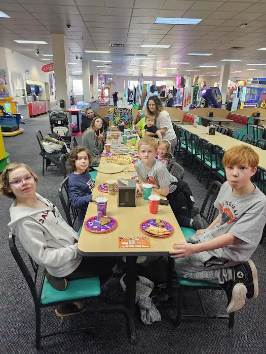 Chuck E. Cheese Picture 7