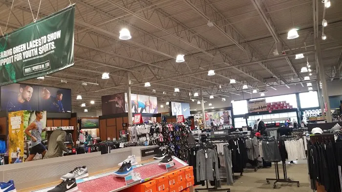 DICK'S Sporting Goods Picture 5