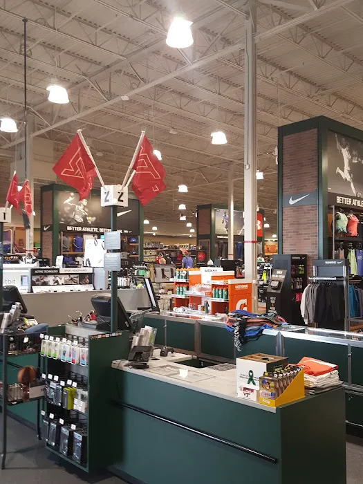 DICK'S Sporting Goods Picture 2