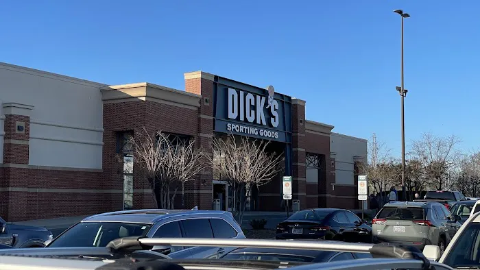 DICK'S Sporting Goods Picture 3