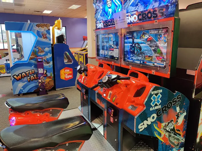 Chuck E. Cheese Picture 3