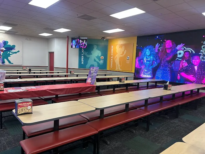 Chuck E. Cheese Picture 2