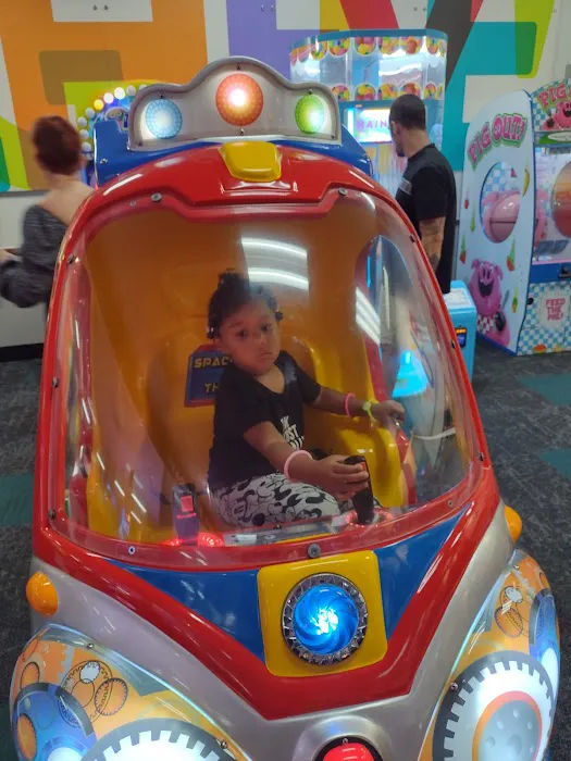 Chuck E. Cheese Picture 4