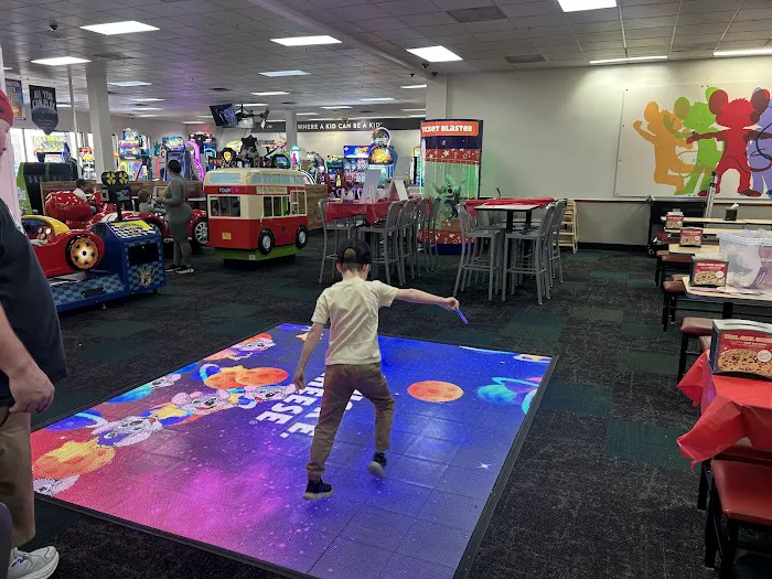Chuck E. Cheese Picture 1