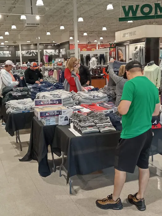 DICK'S Sporting Goods Picture 4
