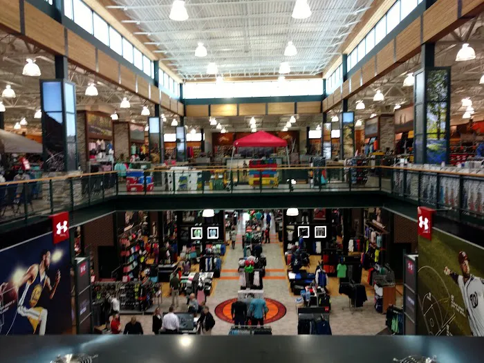 DICK'S Sporting Goods Picture 1