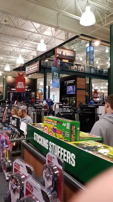 DICK'S Sporting Goods Picture 2