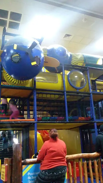 Knuckleheads Trampoline Park Rides Bowling Picture 5