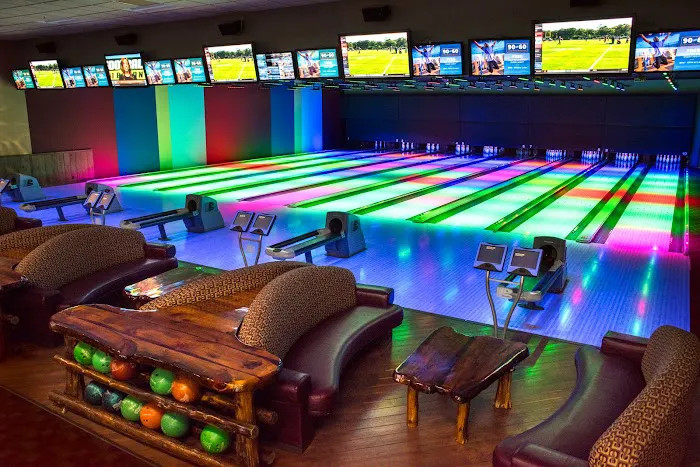 Knuckleheads Trampoline Park Rides Bowling Picture 3