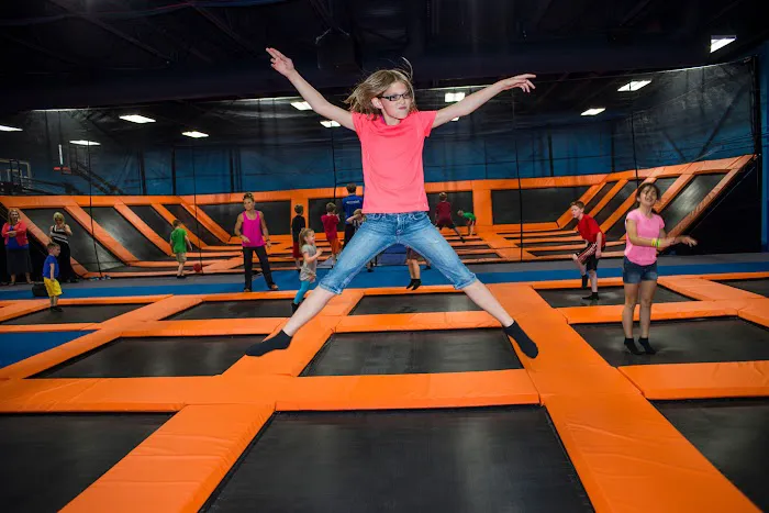 Knuckleheads Trampoline Park Rides Bowling Picture 9