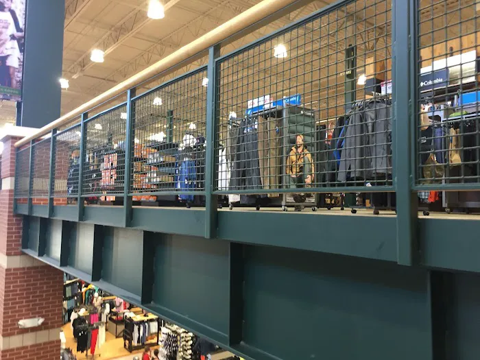 DICK'S Sporting Goods Picture 2