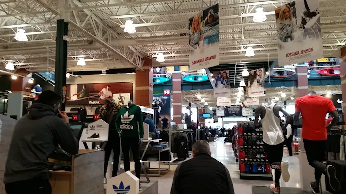 DICK'S Sporting Goods Picture 2