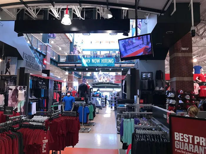 DICK'S Sporting Goods Picture 3