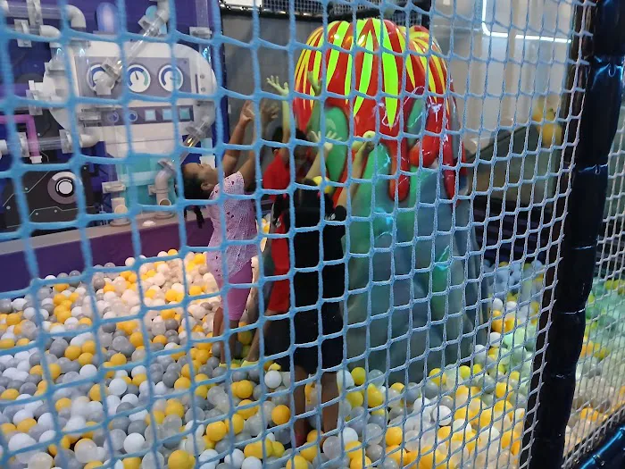Happy Feet Planet Clayton Picture 5