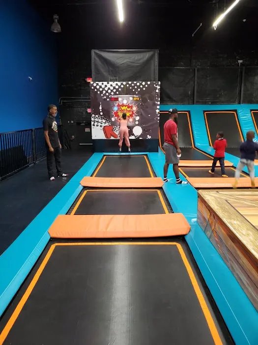 EVENT ZONA BOWL / REBOUND TRAMPOLINE PARK Picture 2