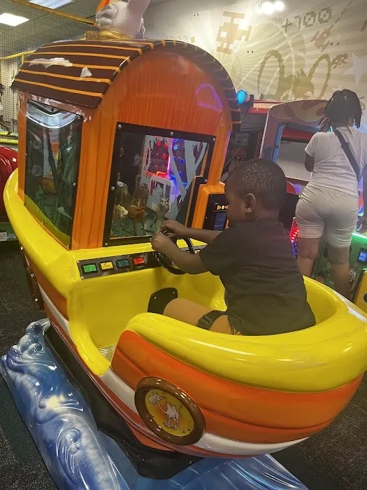 Chuck E. Cheese Picture 8