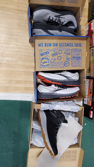 DICK'S Sporting Goods Picture 1