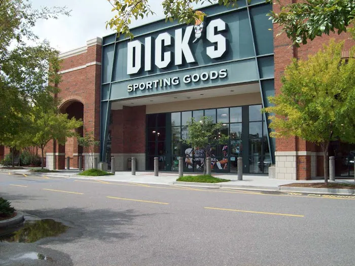 DICK'S Sporting Goods Picture 3