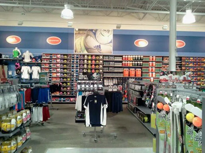 DICK'S Sporting Goods Picture 3