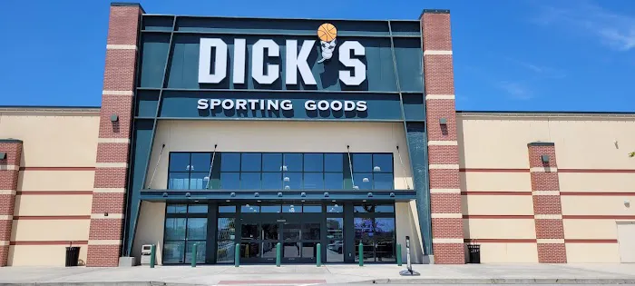 DICK'S Sporting Goods Picture 3