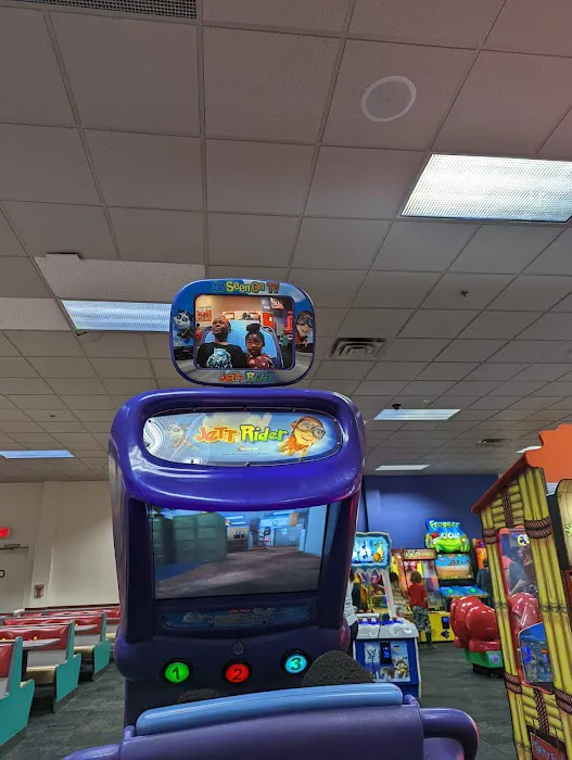 Chuck E. Cheese Picture 2