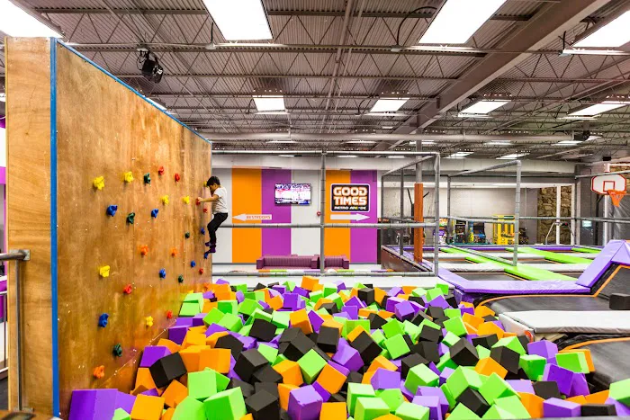 Axtion Air Jump & Sports Trampoline Park Picture 6