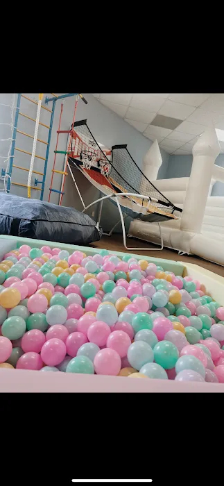 Griff ‘N May’s Indoor Playroom Picture 5