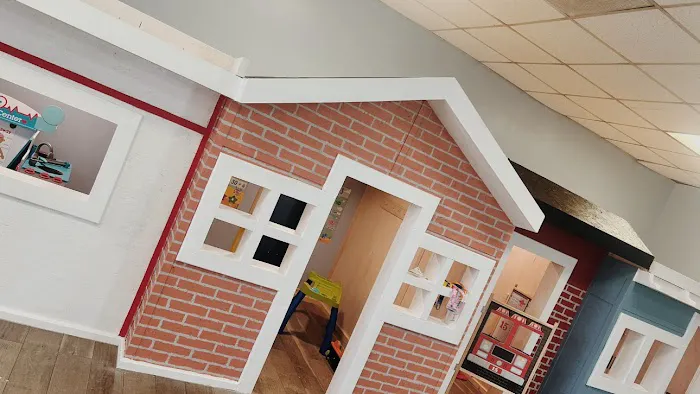 Griff ‘N May’s Indoor Playroom Picture 6