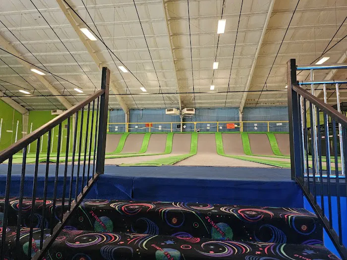 Jumping World Picture 8