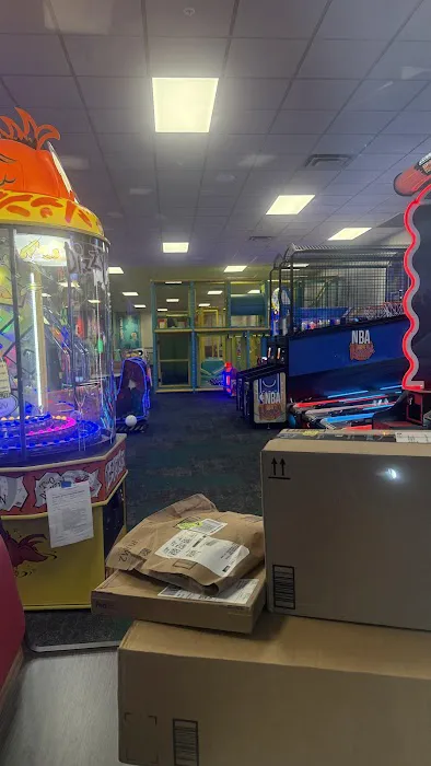 Chuck E. Cheese Picture 7