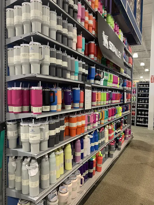 DICK'S Sporting Goods Picture 3