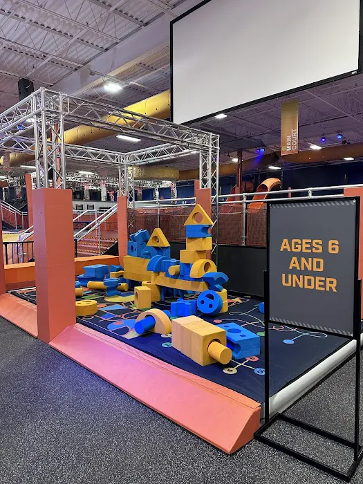 Sky Zone Trampoline Park Picture 4