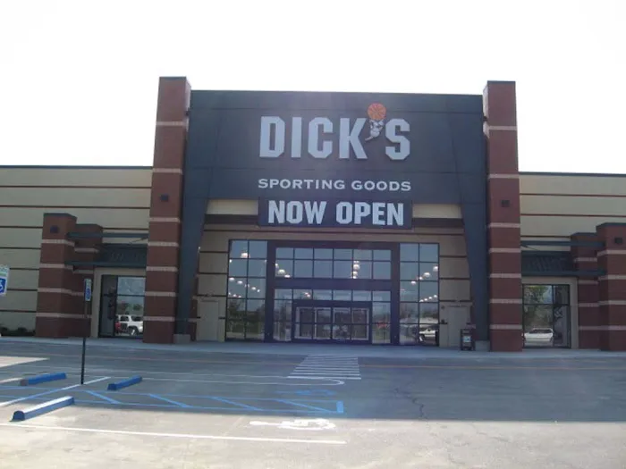 DICK'S Sporting Goods Picture 1