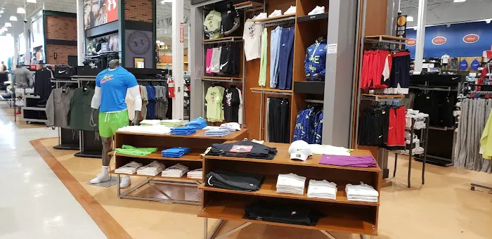 DICK'S Sporting Goods Picture 2
