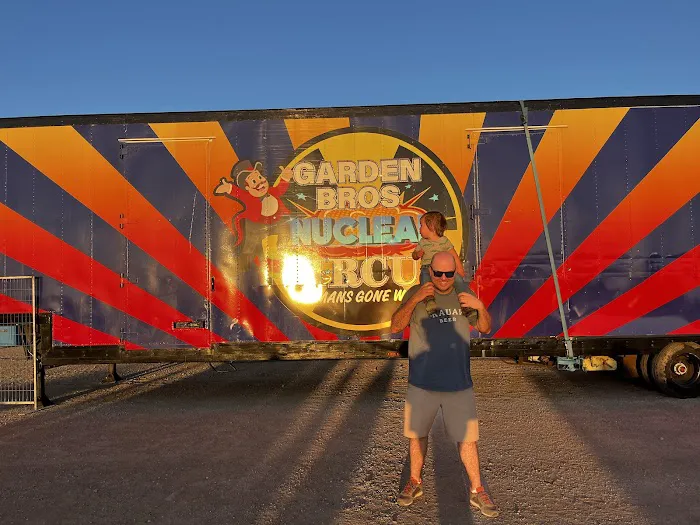 Garden Bros. Nuclear Circus Picture 2