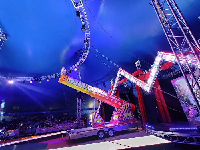 Garden Bros. Nuclear Circus Picture 8