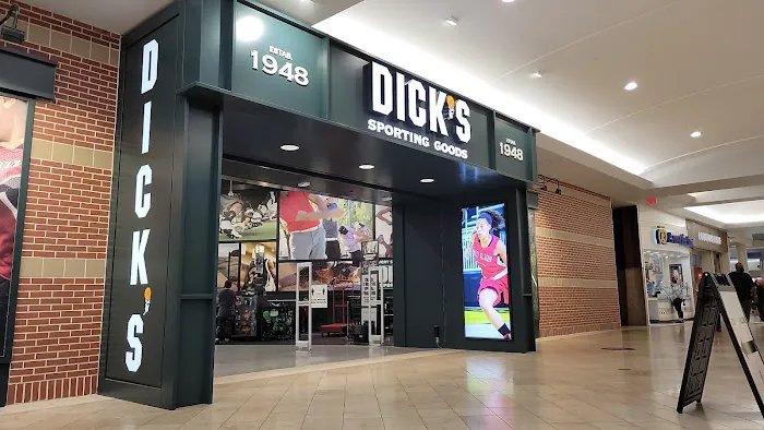 DICK'S Sporting Goods Picture 3