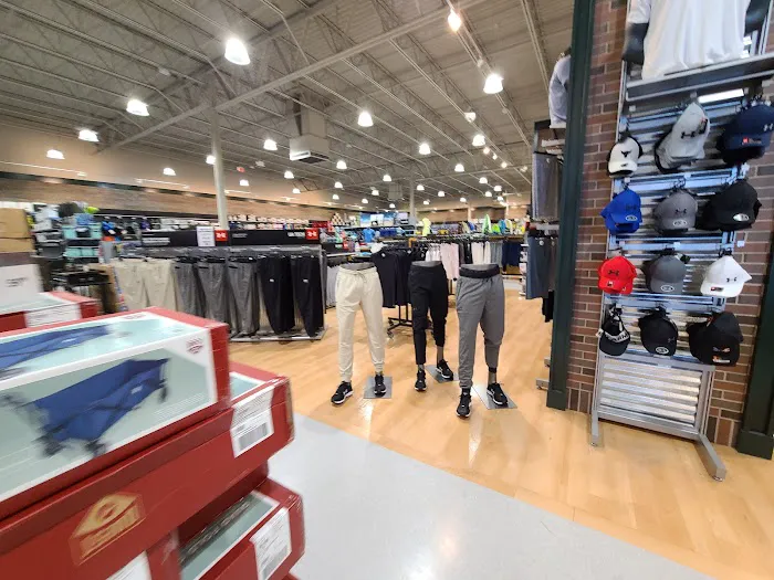 DICK'S Sporting Goods Picture 8