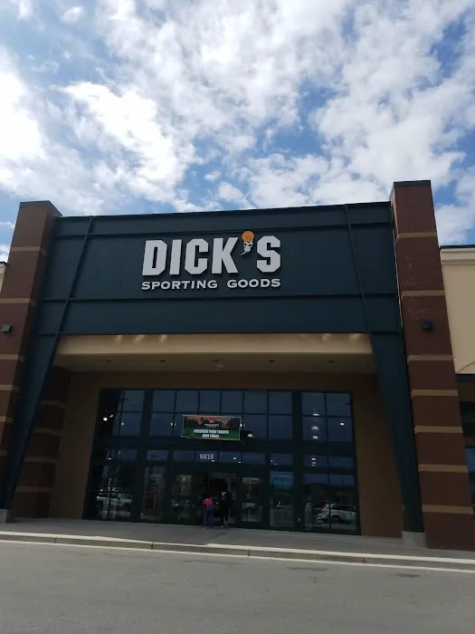 DICK'S Sporting Goods Picture 3