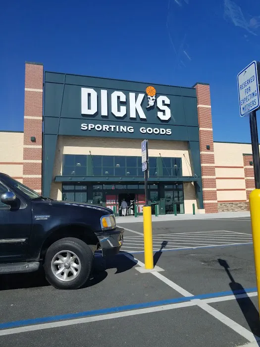 DICK'S Sporting Goods Picture 4