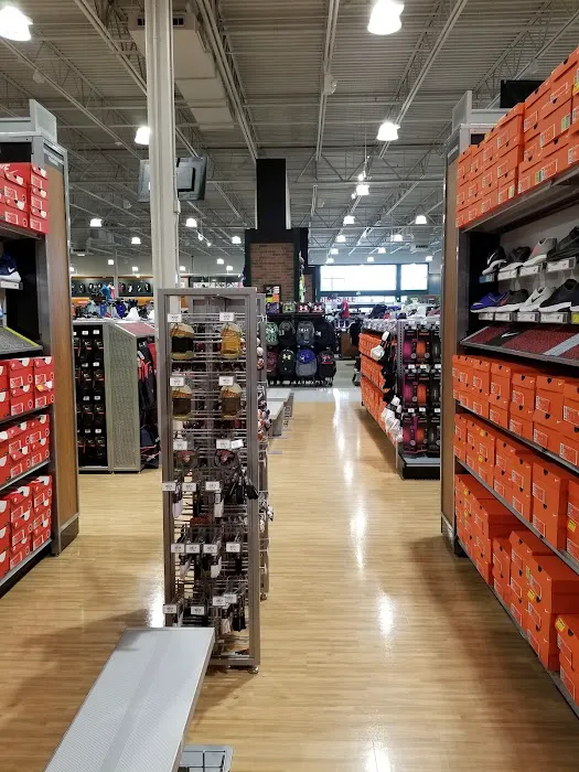 DICK'S Sporting Goods Picture 3